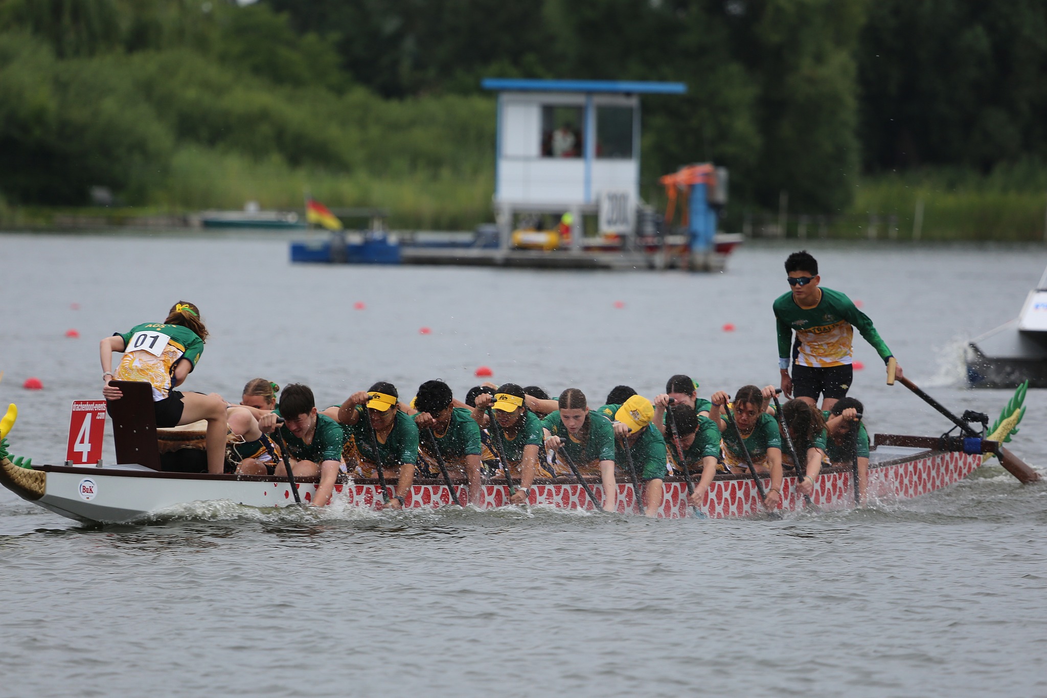 The Australian crew sprinting, Jun sweeping from the stern